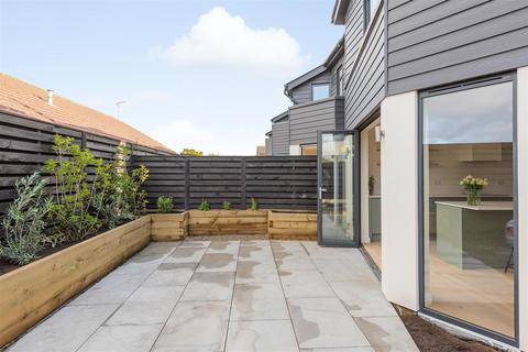 1 Hillview Road, Whitstable, CT5 4HX