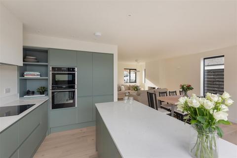 1 Hillview Road, Whitstable, CT5 4HX