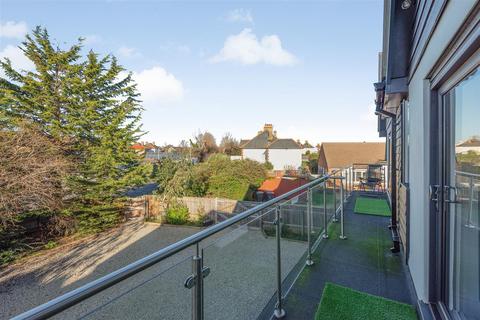 37 Bennells Avenue, Whitstable, CT5 2HL