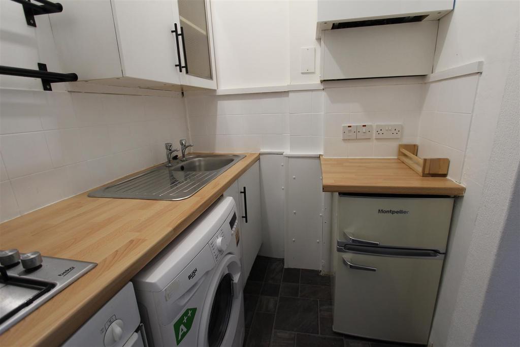 3. Kitchen.JPG
