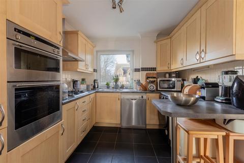 3 bedroom detached house for sale, Fullbrook Close