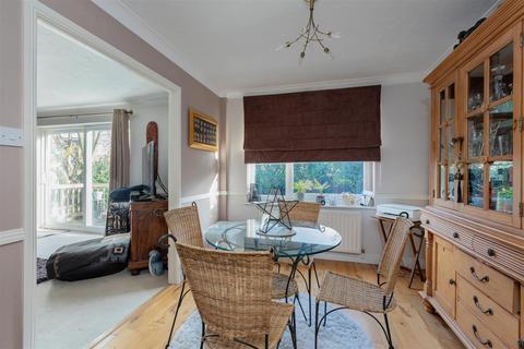 3 bedroom detached house for sale, Fullbrook Close