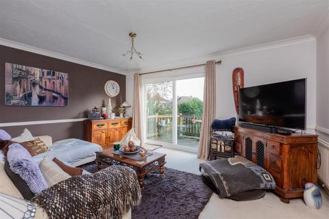 3 bedroom detached house for sale, Fullbrook Close