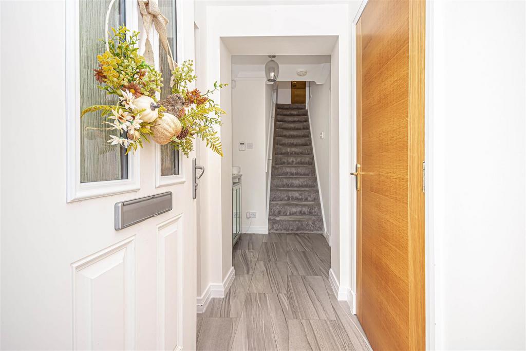 10 Wemyss Avenue, Blairhall, KY12 9PL 4 bed detached house for sale £