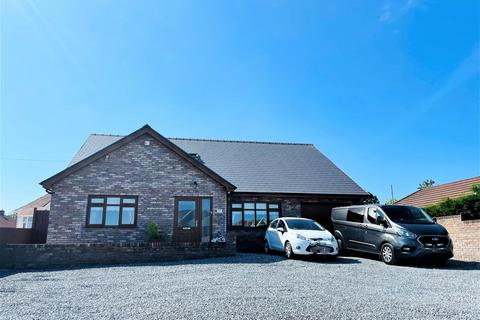 4 bedroom detached bungalow for sale, Penllwyngwyn Road, Bryn, Llanelli