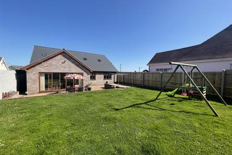 4 bedroom detached bungalow for sale, Penllwyngwyn Road, Bryn, Llanelli