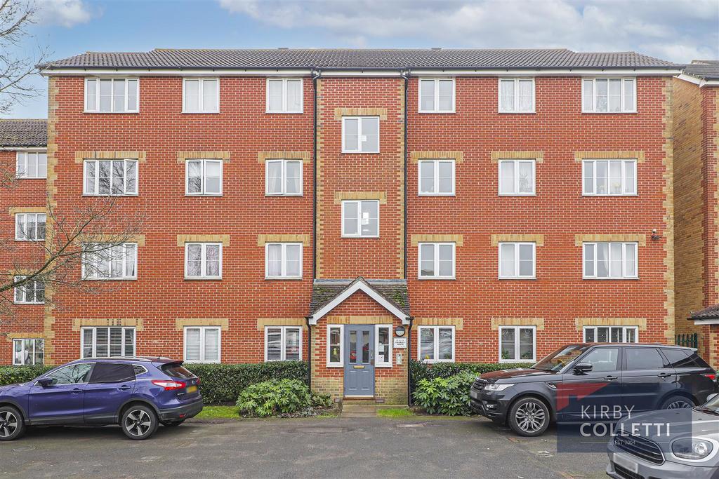 Village Close, Hoddesdon 2 bed flat for sale £200,000