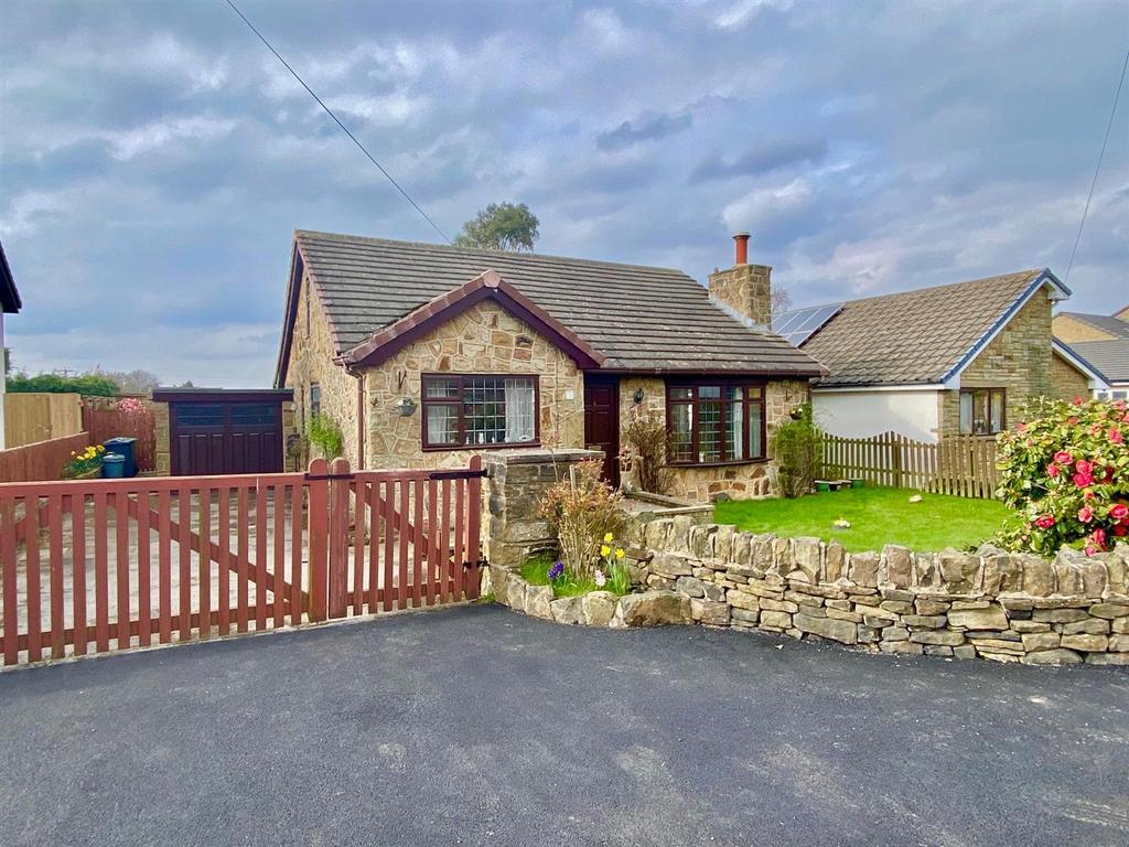 Windmill Hill Lane, Emley Moor... 3 bed detached bungalow for sale £