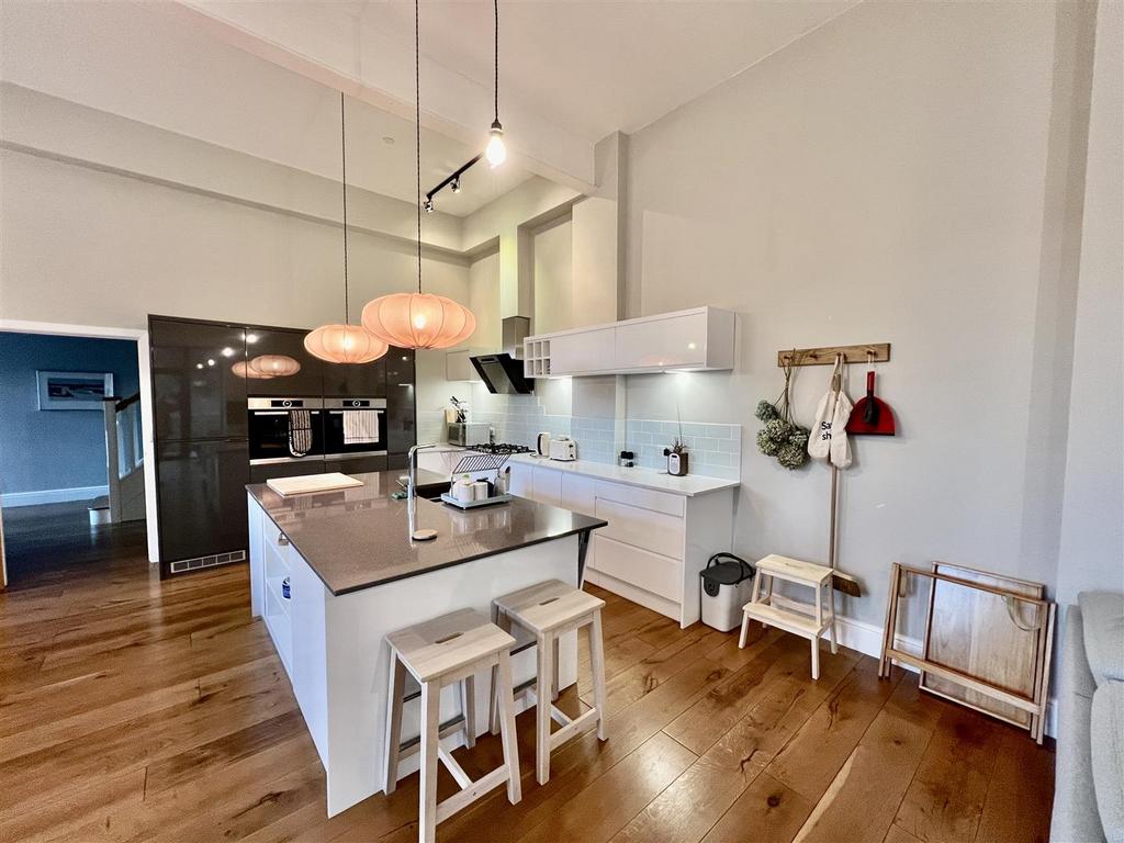 Lounge/Kitchen
