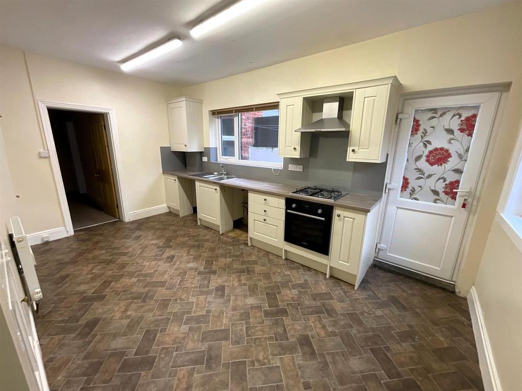 Ashville Avenue, Scarborough, YO12 7NF 4 bed terraced house for sale