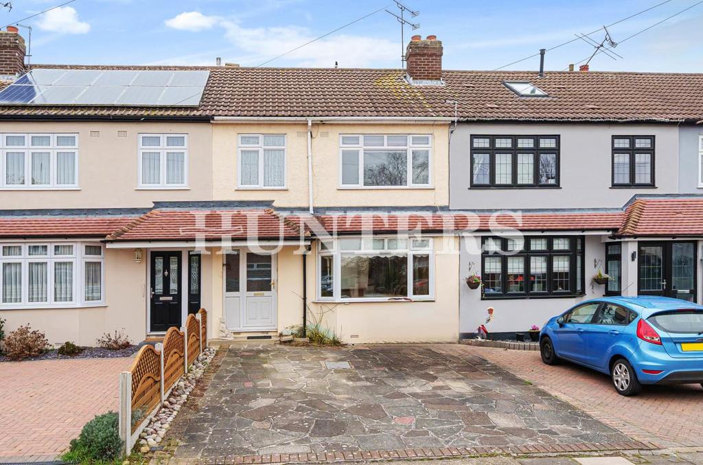Clyde Crescent, Upminster 3 bed terraced house for sale £425,000