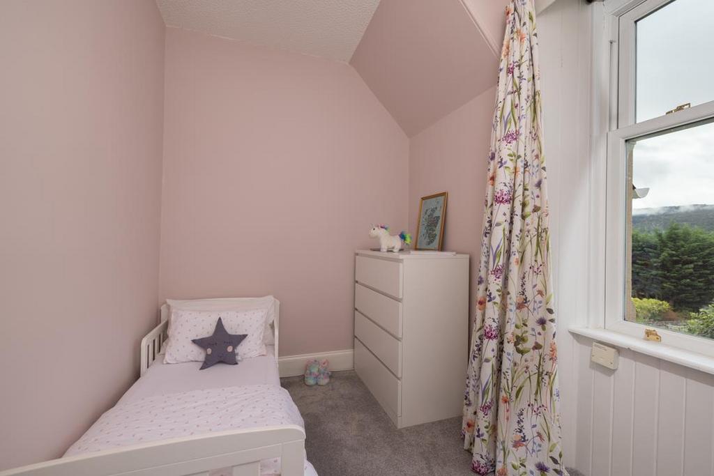 West-Moulin-Road-Single Bedroom.jpg