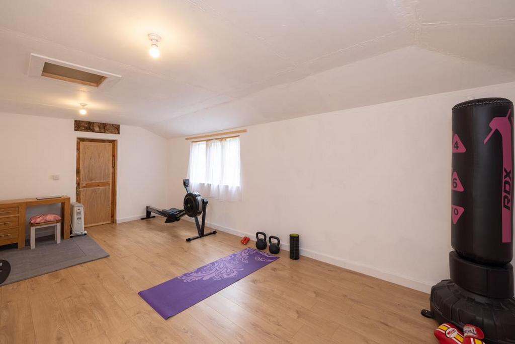 West-Moulin-Road-Garage/Extra Living Space.jpg