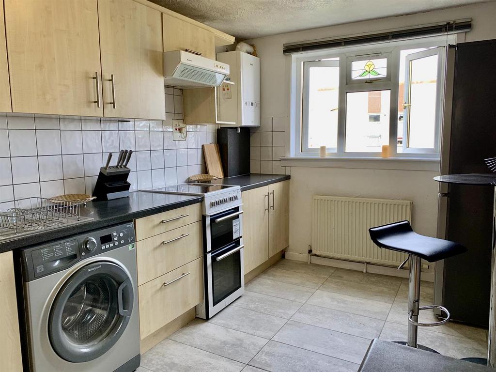 Calder Gardens, Edinburgh kitchen.jpg
