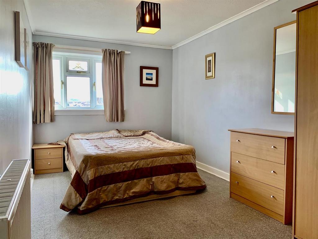 Calder Gardens, Edinburgh bedroom 1.jpg