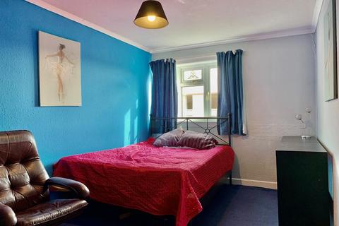 38/13 Calder Gardens, Edinburgh, EH11 4LE