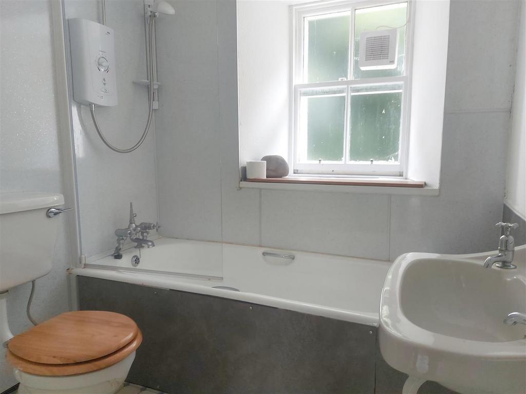Wynadotte, Bathroom