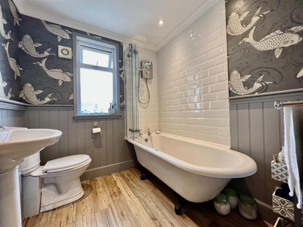 East Moulin Road, Pitlochry, Family Bathroom