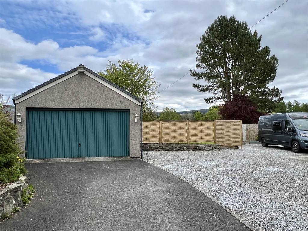 East Moulin Road, Pitlochry, Double Garage, Parkin