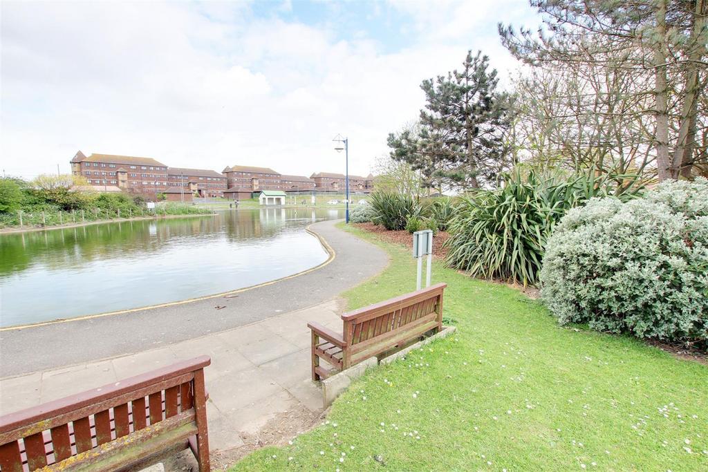 Queens Park Lake