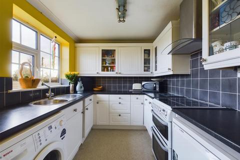 3 bedroom detached bungalow for sale - 8 Cedar Vale, Kirkbymoorside, York, North Yorkshire YO62 6BU