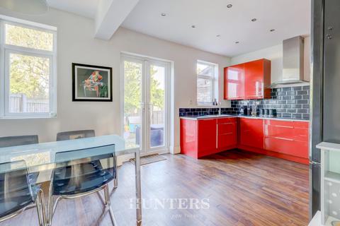 49 Mossway, Middleton, Manchester, M24 1WS