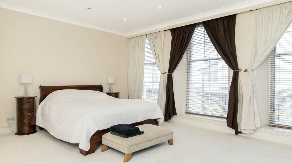 Bedroom 1 St Johns Street.jpg