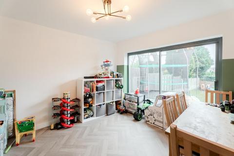 14 Coleridge Rise, Dudley, DY3 3BG