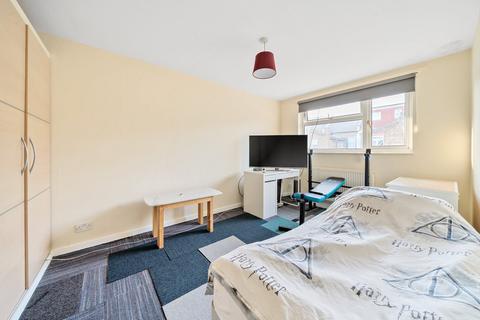 32 Burham Close, London, SE20 8JF