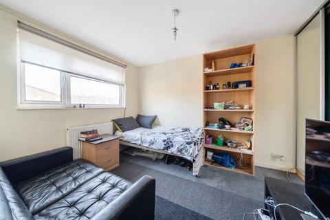32 Burham Close, London, SE20 8JF