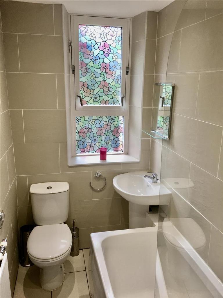 Earl Street Bathroom