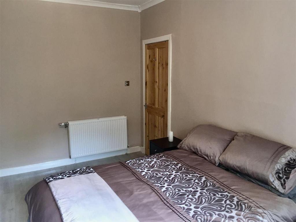 Earl Street, Glasgow  bedroom   .jpg