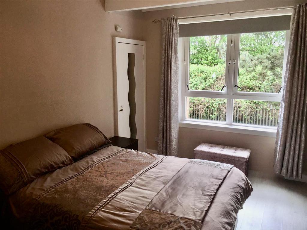 Earl Street, Glasgow  bedroom .jpg
