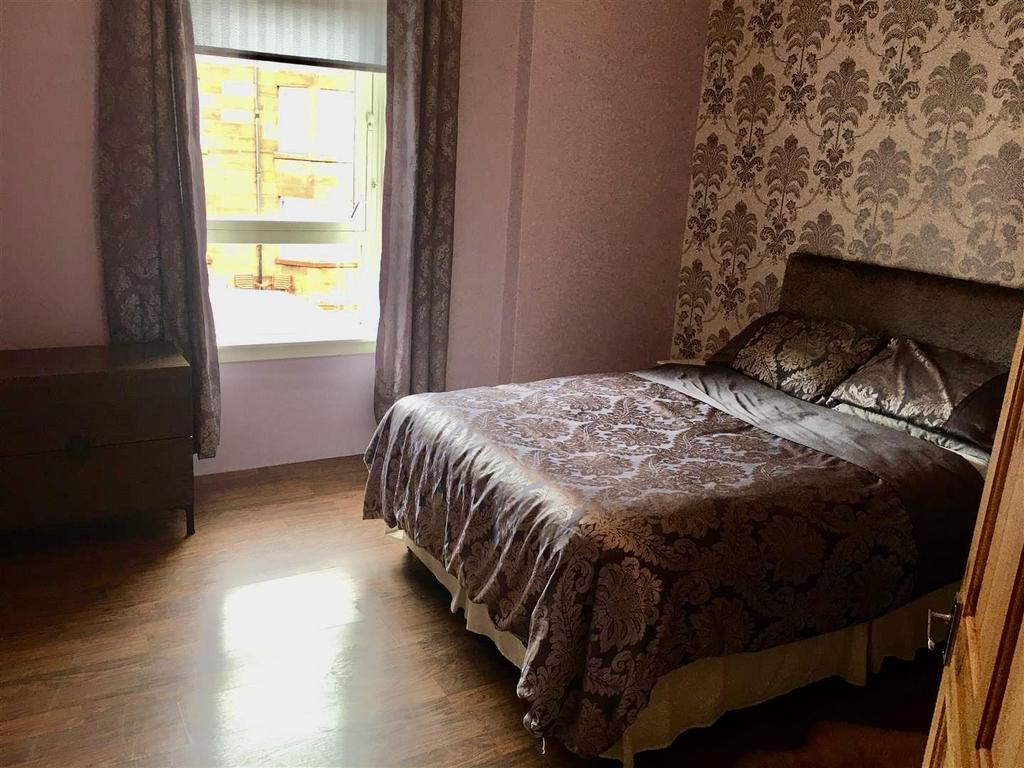 Earl Street, Glasgow  bedroom.jpg