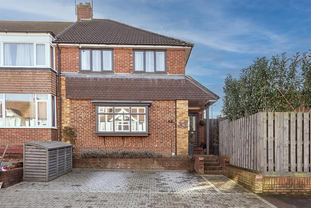 Glemsford Drive, Harpenden 3 bed semidetached house £895,000