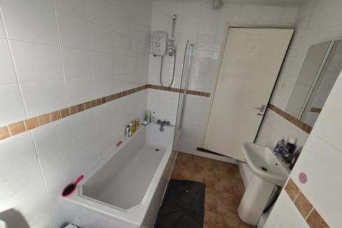 3 bedroom terraced house to rent - Edward Road, Leicester