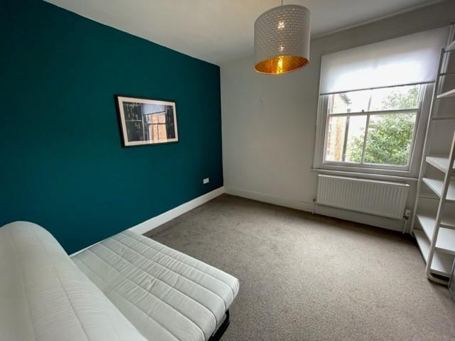 Bed 2.jpg