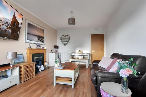 3 bedroom terraced house for sale, Cumbrae Court, Kirkcaldy KY2