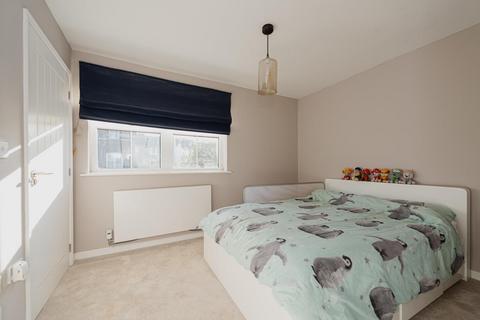 10 Buxton Close, Epsom, KT19 8BD
