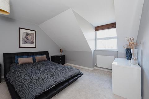 10 Buxton Close, Epsom, KT19 8BD