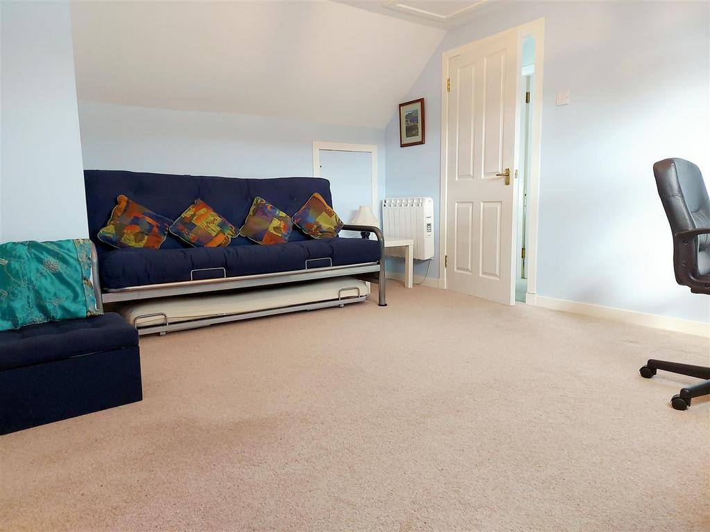 Killichonan Upstairs Bedroom 2.jpg
