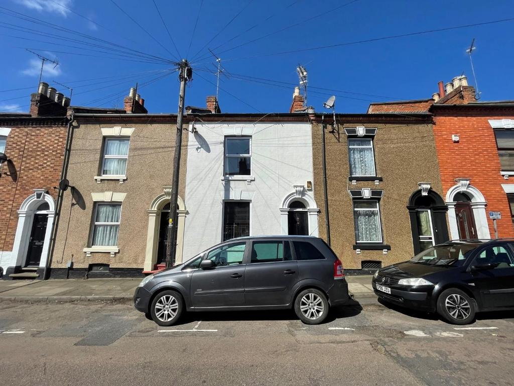 Alexandra Road, Northampton NN1 2 bed terraced house to rent £1,100
