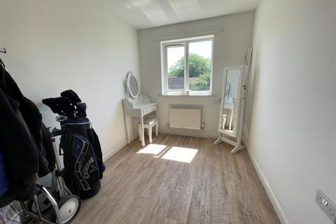 53 Balfour Close, Northampton, NN2 6LL