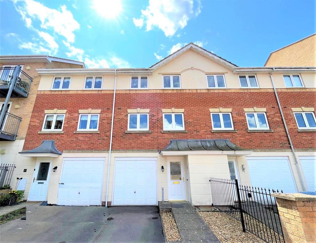 Medina View, East Cowes 3 bed terraced house for sale £299,950