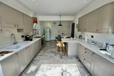 14 Broadway, Northampton, NN1 4SF