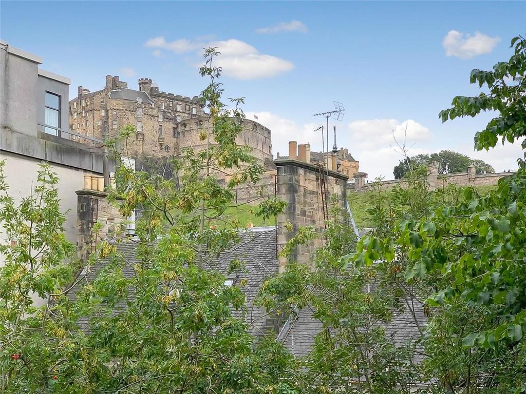 Heriot Bridge Edinburgh view castle dp 21903006 la