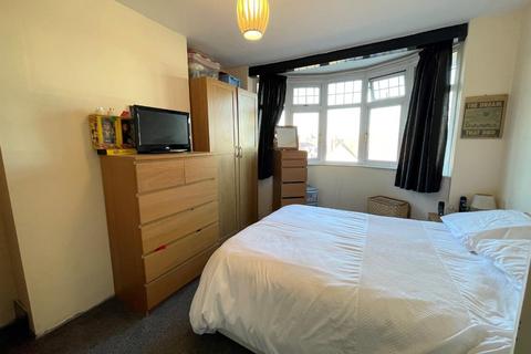 17 Gloucester Avenue, Northampton, NN4 8QE