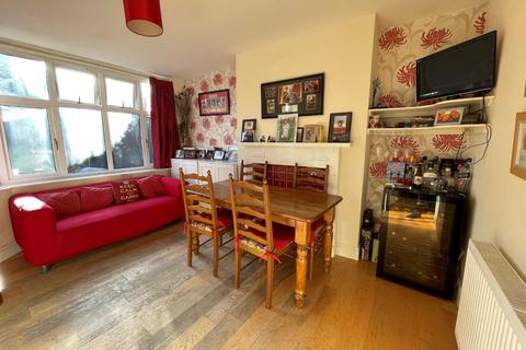 17 Gloucester Avenue, Northampton, NN4 8QE