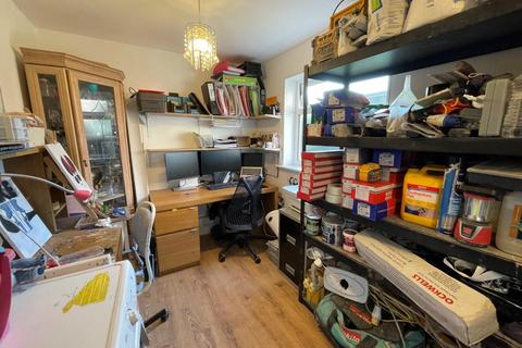17 Gloucester Avenue, Northampton, NN4 8QE