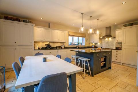 60 Augusta Avenue, Collingtree Park, Northampton, NN4 0XP